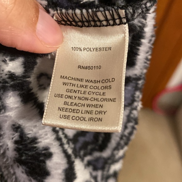 Feathers Soft Sweater - Picture 4 of 4